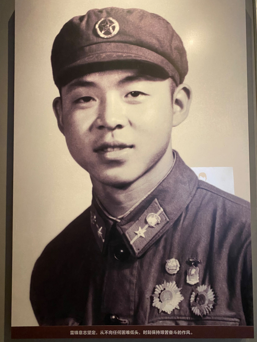 偉大的共產(chǎn)主義戰(zhàn)士雷鋒-1
